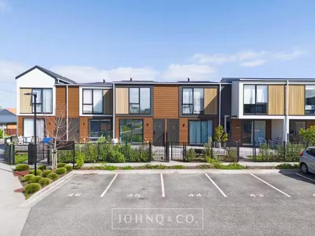 Apartment for sale in Awhitu