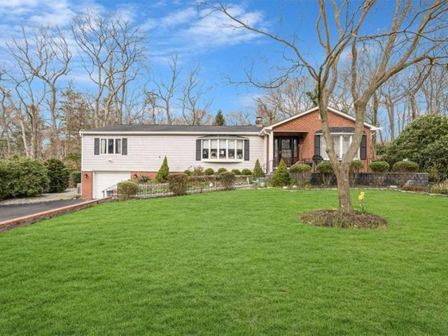House for sale in Miller Place, New York