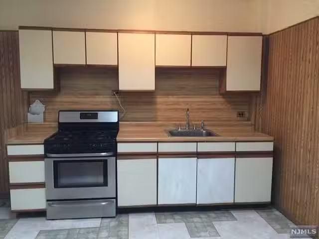 Condo for rent in Fort Lee