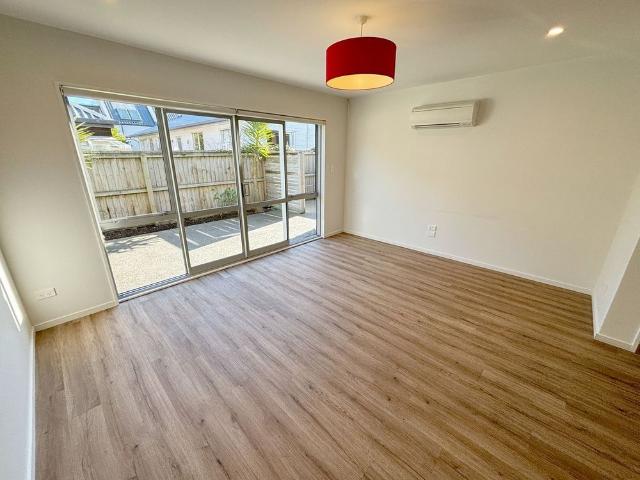 Townhouse for rent in Heathcote, Canterbury