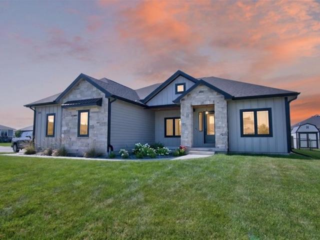 House for sale in Altoona, Iowa