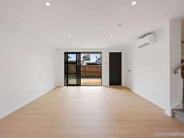 Townhouse for sale in Mount Wellington