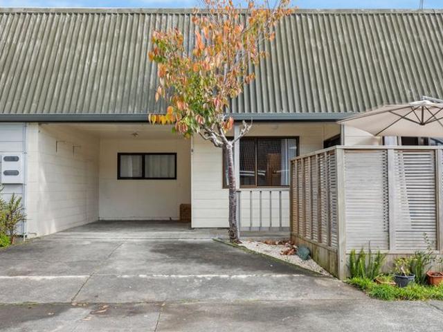 Apartment for rent in Penrose, Oroua County