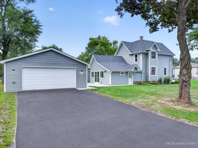 House for sale in Mchenry, Illinois
