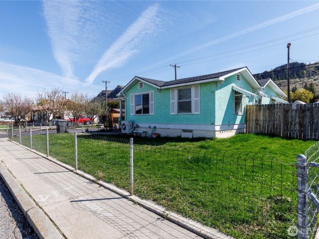 House for sale in Grand Coulee