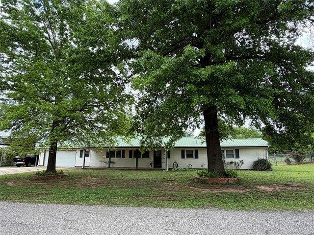 House for sale in Mcloud, Oklahoma
