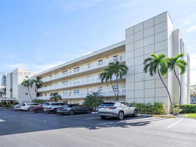 Condo for sale in Dania, Florida
