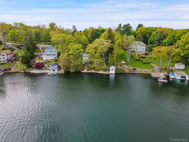 House for sale in Baldwin Place, New York