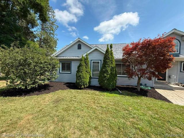 House for sale in Waterford, Michigan