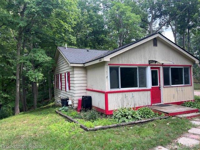 House for sale in Highland, Highland Township