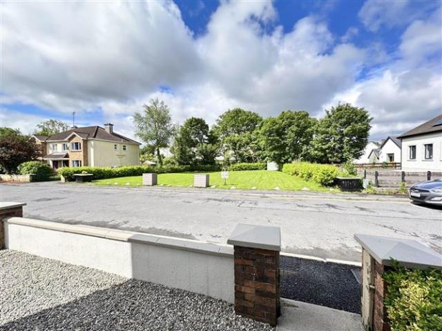 Detached House for sale in Ballynahown, Connacht