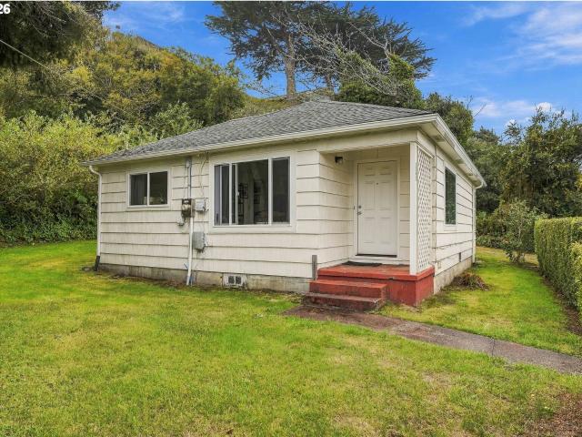 House for sale in Bandon, Coos County