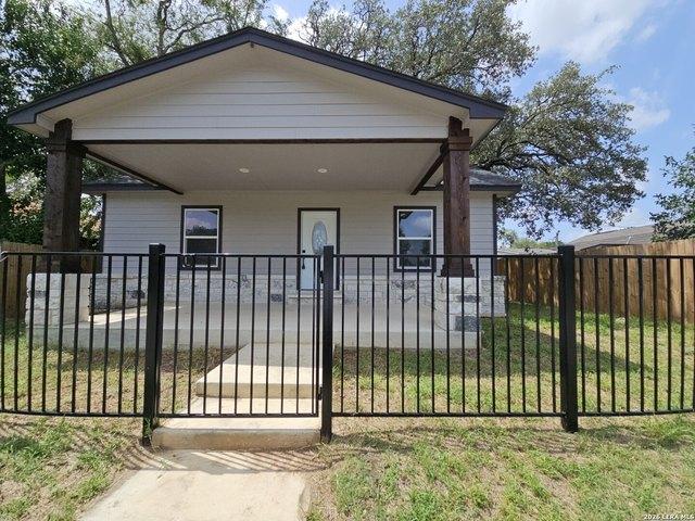 House for sale in Poteet, Texas