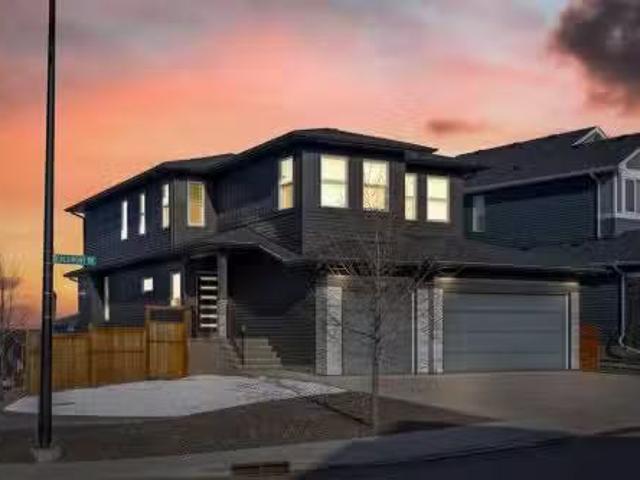 House for sale in Crestmont, Calgary
