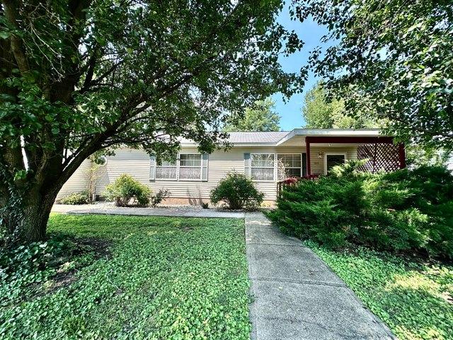 House for sale in Flora, Illinois