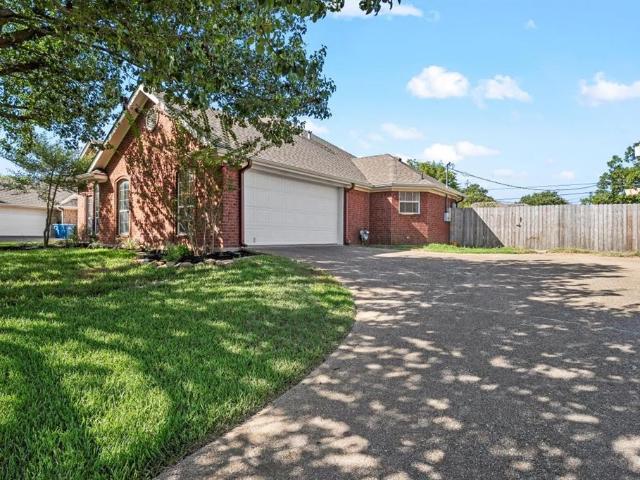 House for sale in Hewitt, Texas