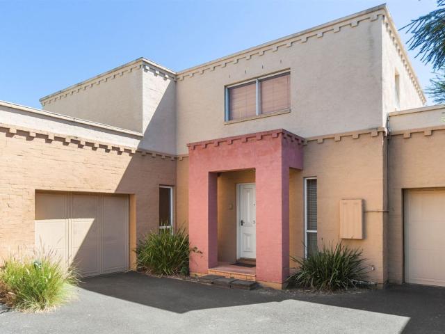 Apartment for rent in Parkdale, Melbourne
