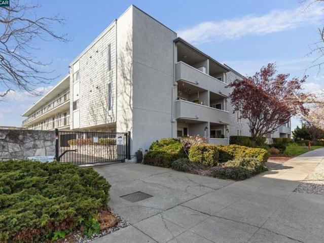 Condo for sale in Alameda, California