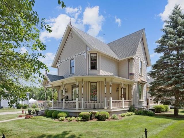 House for sale in Mchenry, Illinois