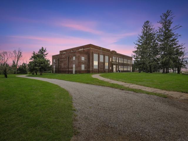 House for sale in De Land, Illinois