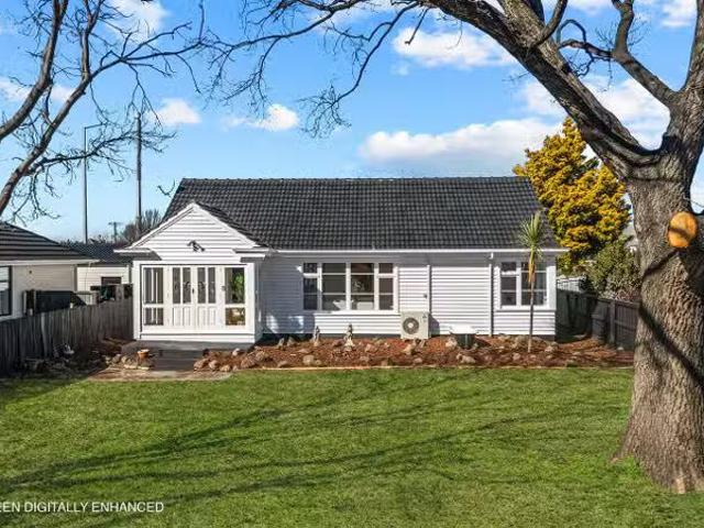 House for sale in Chaslands, Canterbury