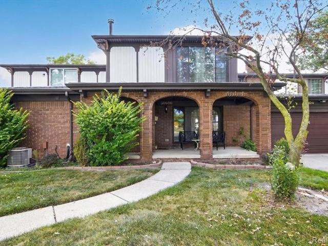 Townhouse for sale in Warren, Michigan