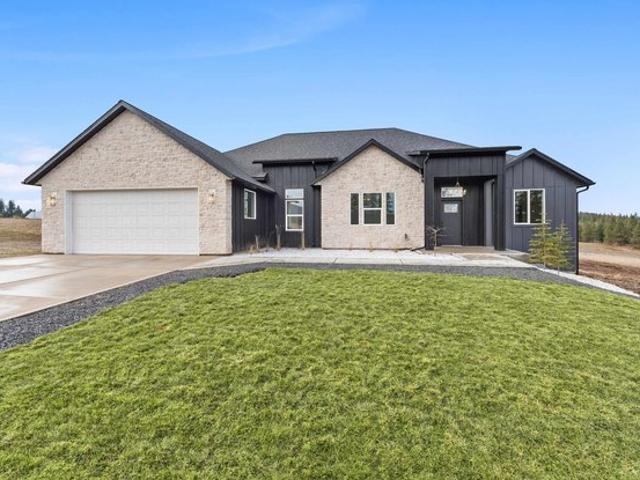 House for sale in Chattaroy, Washington