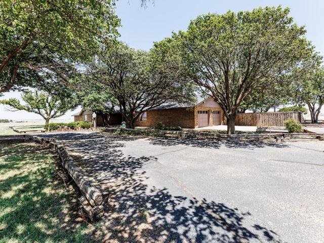 House for sale in Abernathy, Texas
