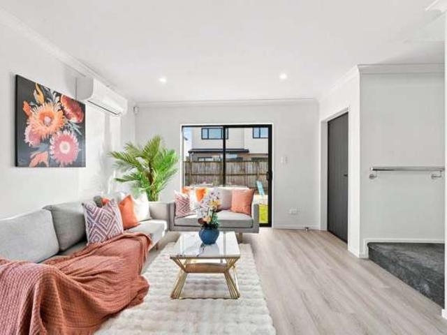 Townhouse for rent in Takanini, Papakura