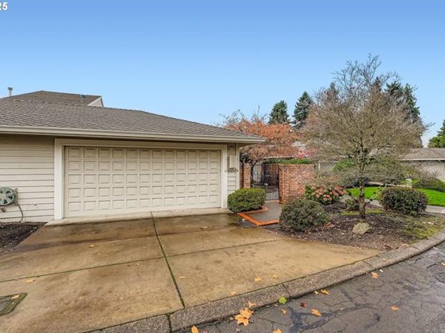 Townhouse for sale in Oregonia