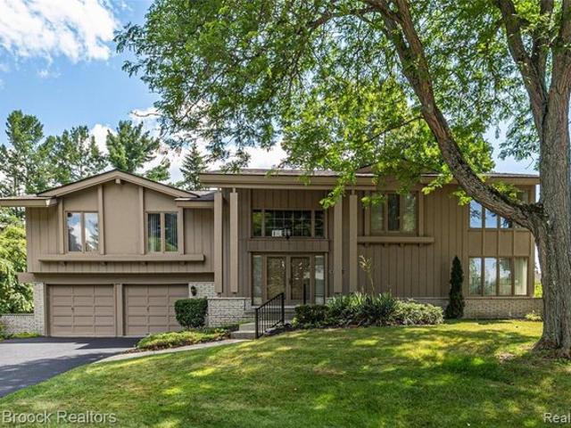 House for sale in West Bloomfield, Michigan