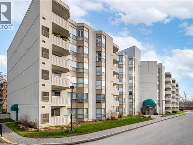 Condo for sale in Kitchener, Ontario