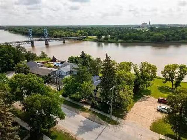 House for sale in Selkirk, Manitoba