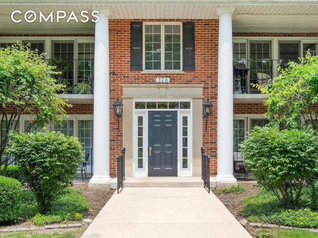 Condo for sale in Clarendon Hills