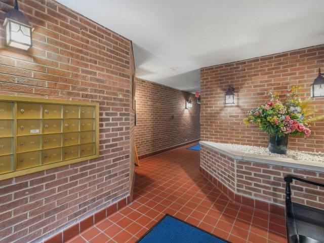Condo for sale in Clarendon Hills, Illinois