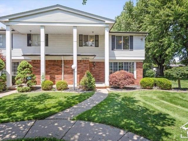 Townhouse for sale in Warren, Michigan