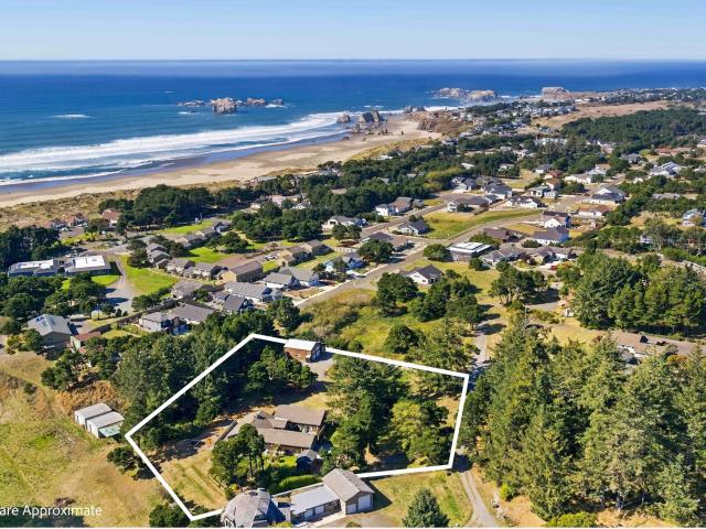 House for sale in Bandon, Coos County