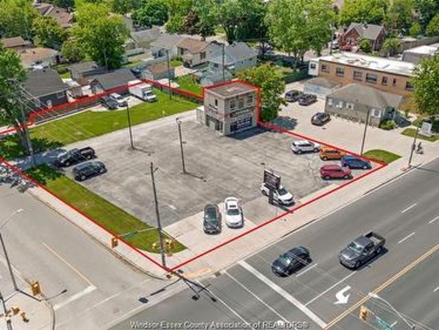 Commercial for sale in Fontainebleau, Windsor