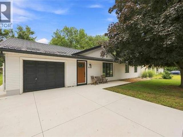 House for sale in Brooke-alvinston, Ontario