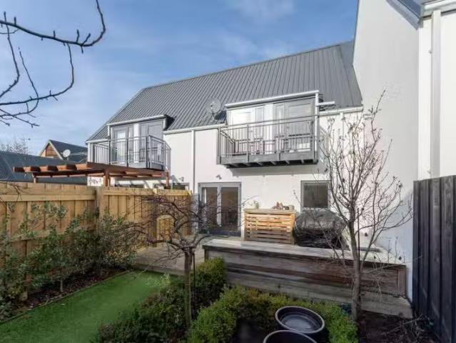 Apartment for sale in Chaslands, Canterbury