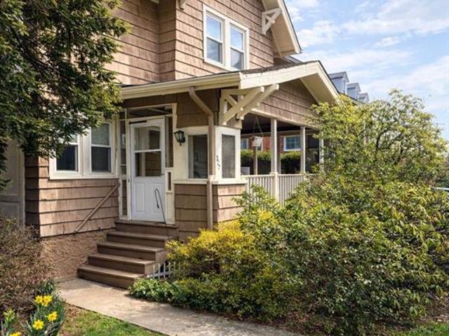House for sale in Teaneck, New Jersey