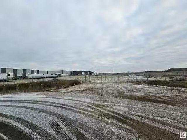 House for sale in Nisku