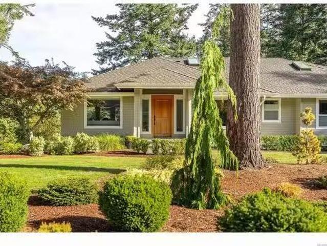 House for sale in Nanoose Bay