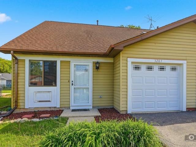 Townhouse for sale in Aurora, Illinois