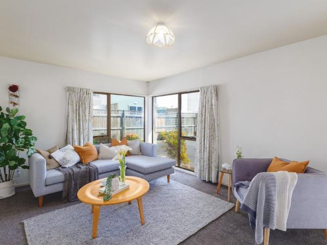 Townhouse for rent in Heathcote, Canterbury