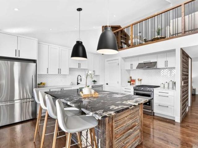 Townhouse for sale in Crescent Heights, Calgary