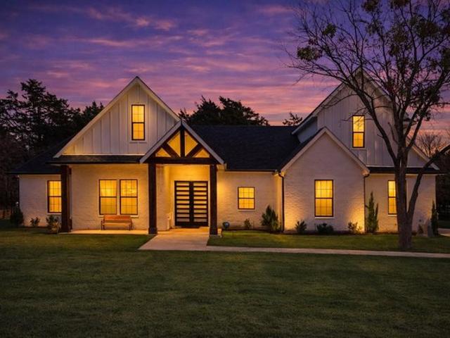 House for sale in Pottsboro, Texas