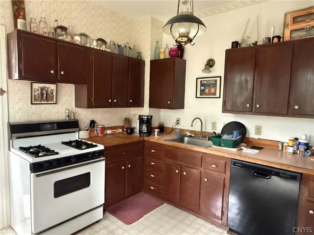 House for sale in Oneida, New York