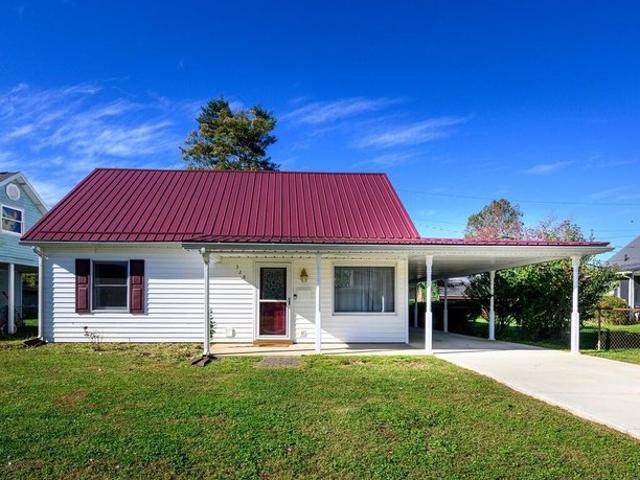 House for sale in Waverly Estates, Waverly