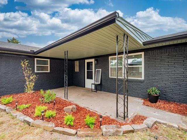 House for sale in Harrah, Oklahoma County